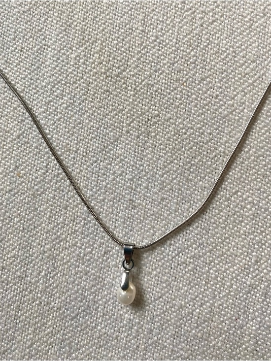 Jewelry - Elegant Pearl Necklace